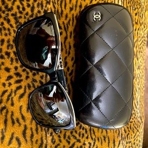 Chanel sunglasses black